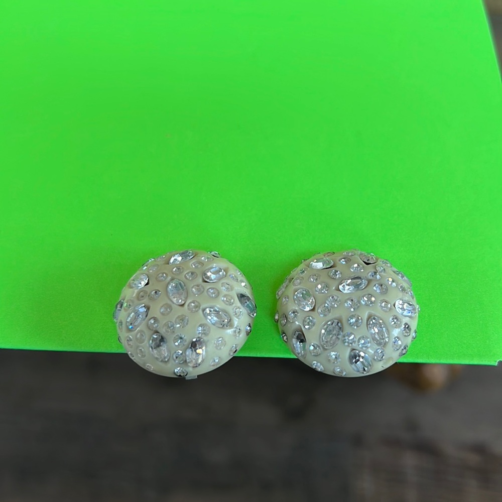 Clip earrings